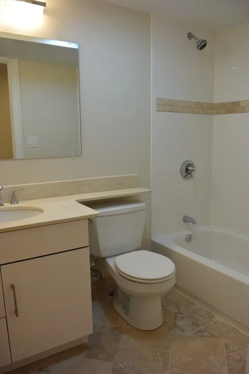3 bed, 3 bath apartment for rent at 9 Sheridan Unit 1, Neighborhood Nine — photo 5 of 15