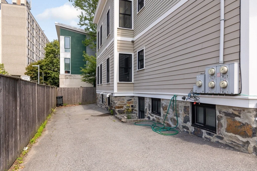 3 bed, 3 bath apartment for rent at 9 Sheridan Unit 1, Neighborhood Nine — photo 20 of 22