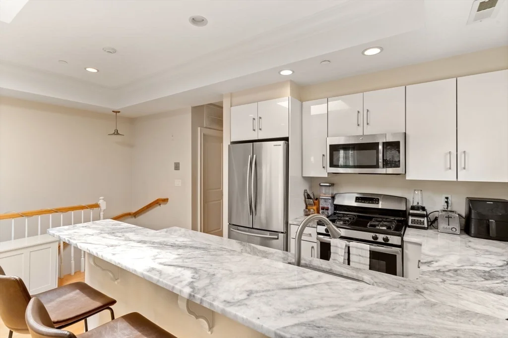 2 bed, 2 bath apartment for rent at 9 Sheridan Unit 2, Neighborhood Nine — photo 2 of 21