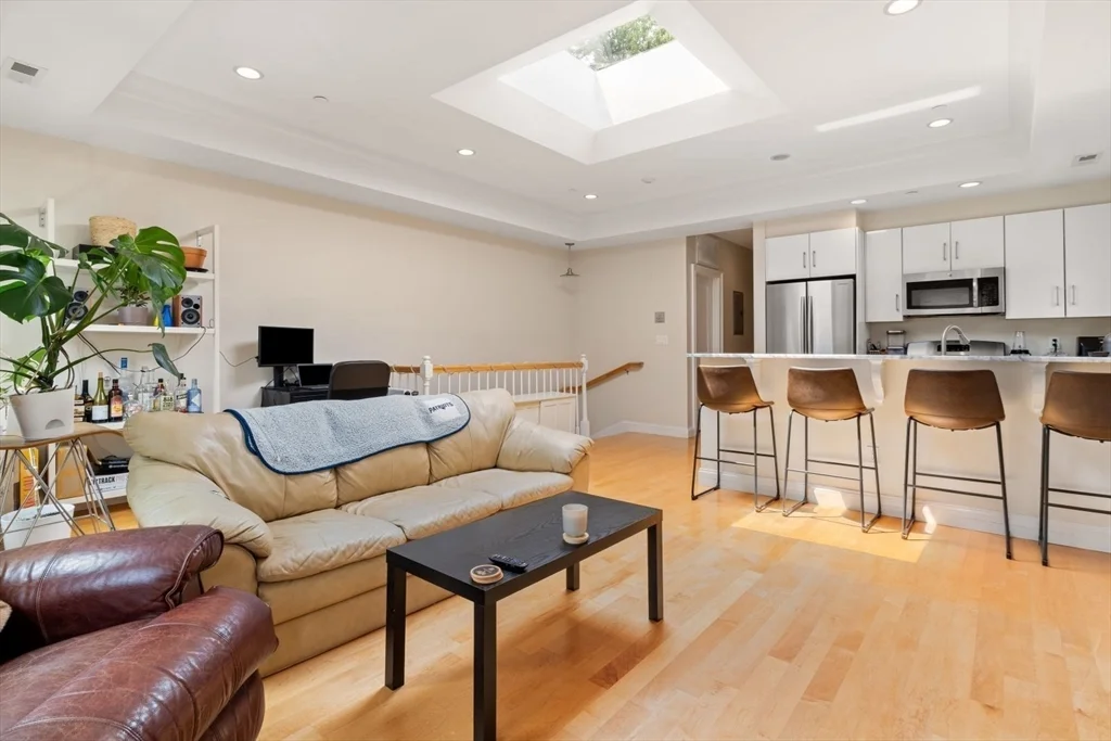 2 bed, 2 bath apartment for rent at 9 Sheridan Unit 2, Neighborhood Nine — photo 6 of 21