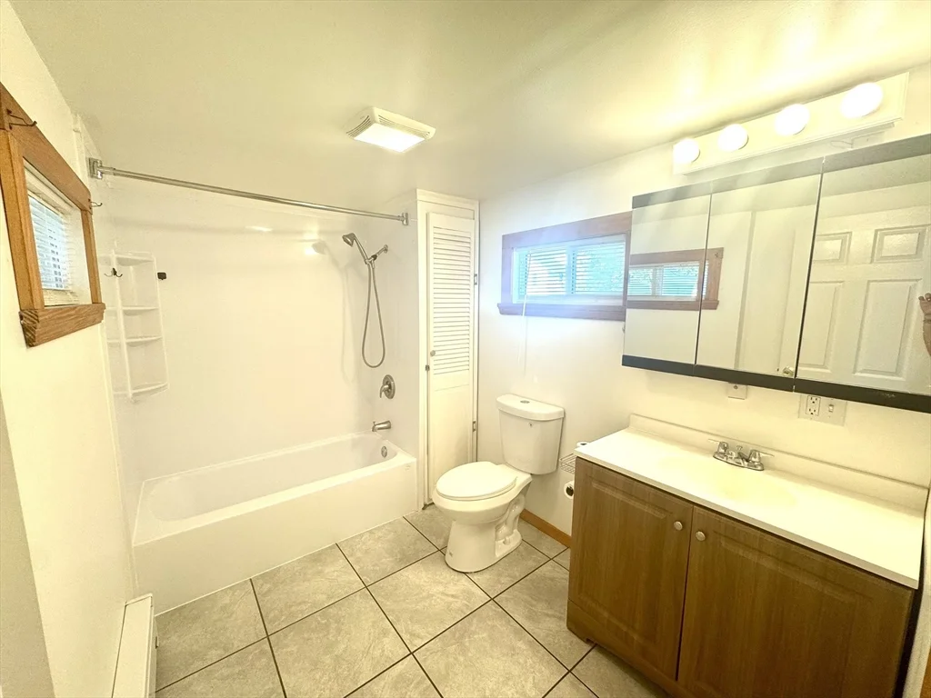 3 bed, 1 bath apartment for rent at 9 Shirley St Unit 1, Ayer — photo 6 of 13