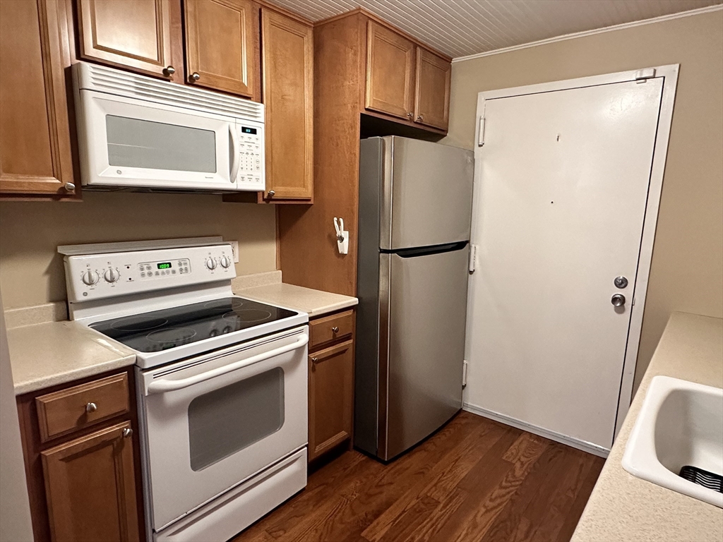2 bed, 2 bath apartment for rent at 9 Silver Hill Ln Unit 15, West Natick — photo 3 of 8