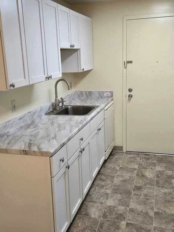 1 bed, 1 bath apartment for rent at 9 Silver Hill Unit 21, Natick — photo 3 of 22