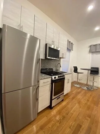 Studio bed, 1 bath apartment for rent at 9 Sixth St Unit 2, Bellingham Square