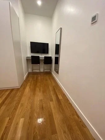 Studio bed, 1 bath apartment for rent at 9 Sixth St Unit 2, Bellingham Square — photo 3 of 9