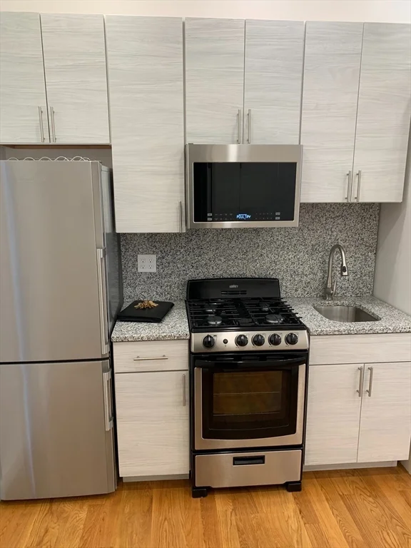 Studio bed, 1 bath apartment for rent at 9 Sixth St Unit 3, Chelsea — photo 1 of 7