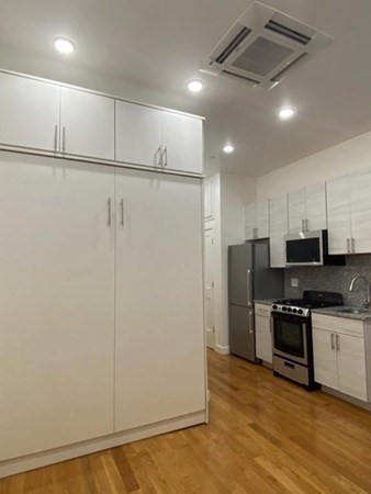 Studio bed, 1 bath apartment for rent at 9 Sixth St Unit 6, Chelsea — photo 3 of 6
