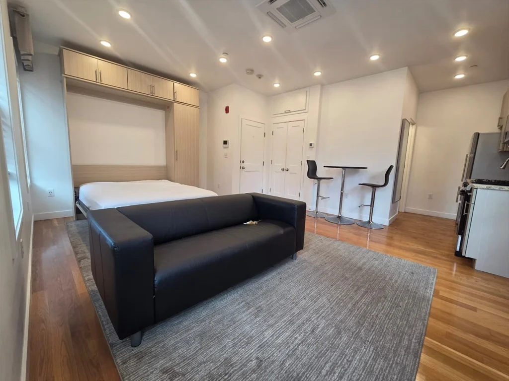 Studio bed, 1 bath apartment for rent at 9 Sixth Unit 9, Chelsea — photo 3 of 6