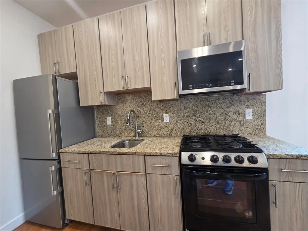 Studio bed, 1 bath apartment for rent at 9 Sixth Unit 9, Chelsea — photo 4 of 6