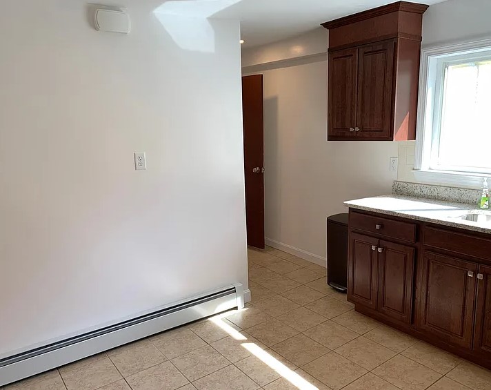 2 bed, 1 bath apartment for rent at 9 Skehan St Unit 2, Ward Two — photo 3 of 11
