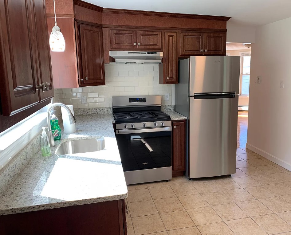2 bed, 1 bath apartment for rent at 9 Skehan St Unit 2, Ward Two — photo 1 of 11