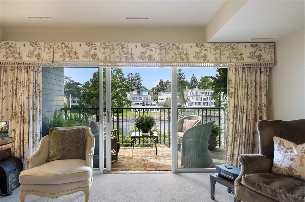 2 bed, 1 bath apartment for rent at 9 Skinner's Path Unit 9, Marblehead — photo 9 of 23