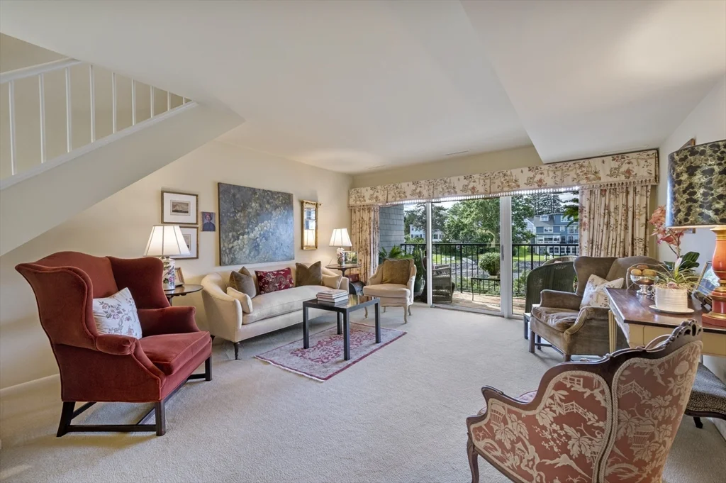 2 bed, 1 bath apartment for rent at 9 Skinner's Path Unit 9, Marblehead — photo 1 of 23