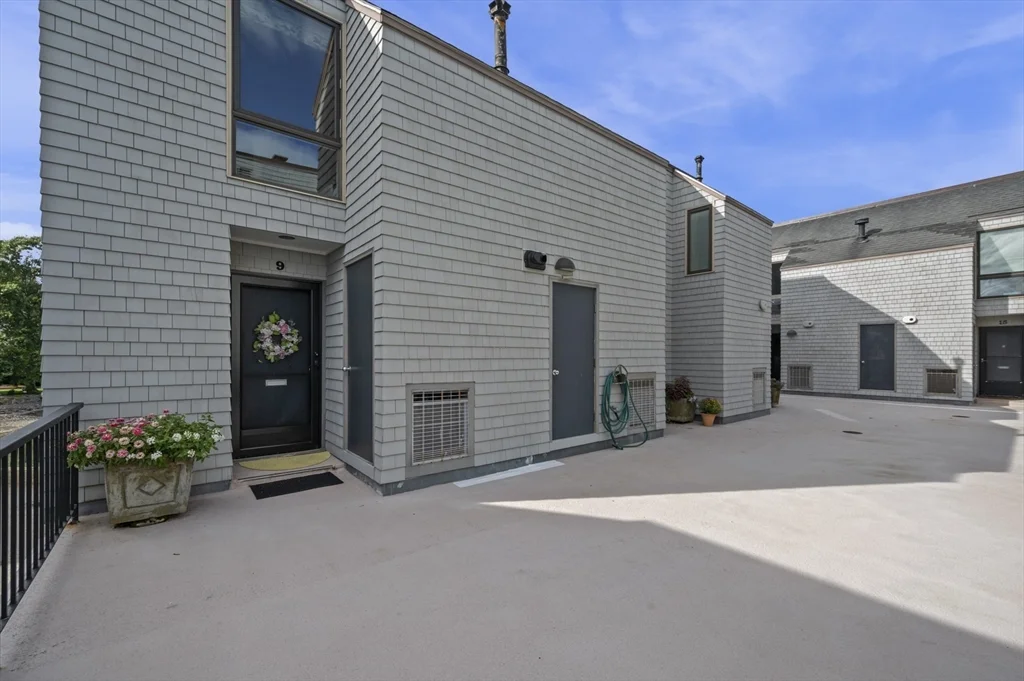 2 bed, 1 bath apartment for rent at 9 Skinner's Path Unit 9, Marblehead — photo 20 of 23
