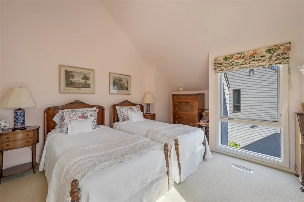 2 bed, 1 bath apartment for rent at 9 Skinner's Path Unit 9, Marblehead — photo 17 of 23