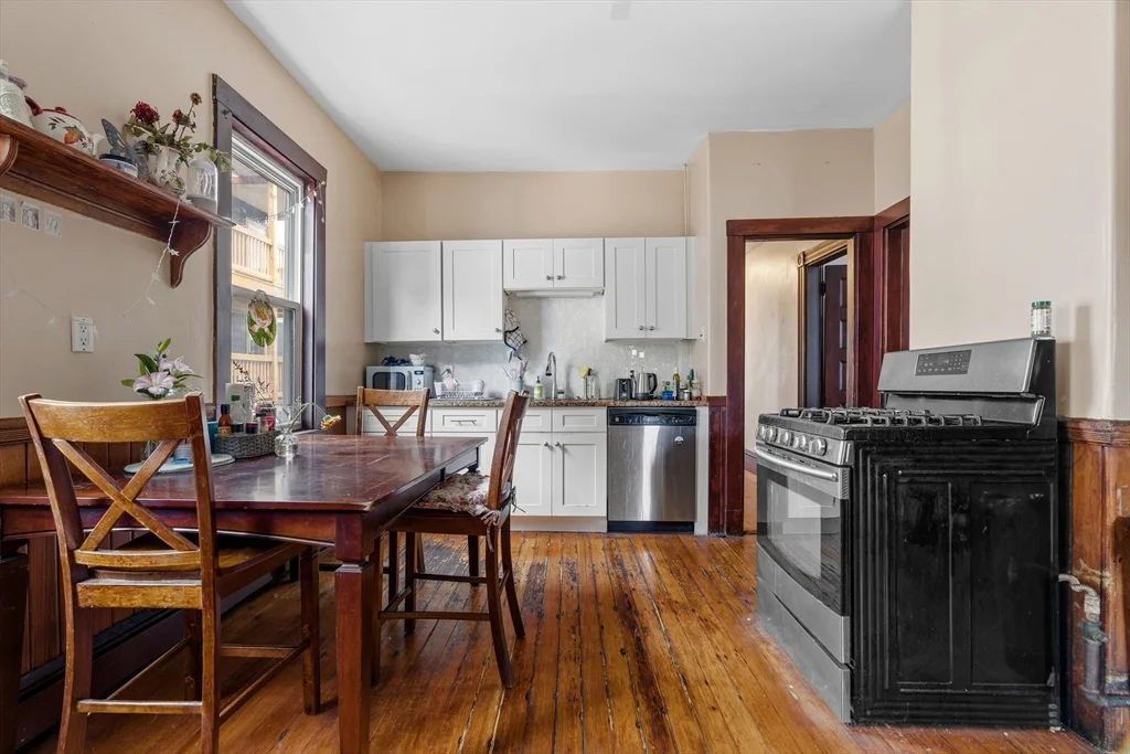 3 bed, 1 bath apartment for rent at 9 Spalding St Unit 2, Jamaica Plain — photo 3 of 16