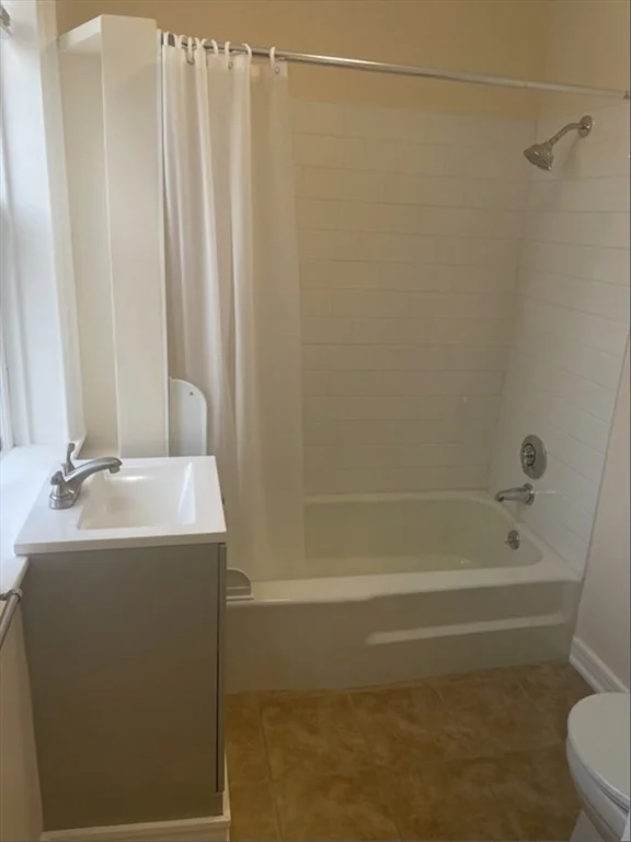 Studio bed, 1 bath apartment for rent at 9 State St Unit 4, Marblehead — photo 8 of 8