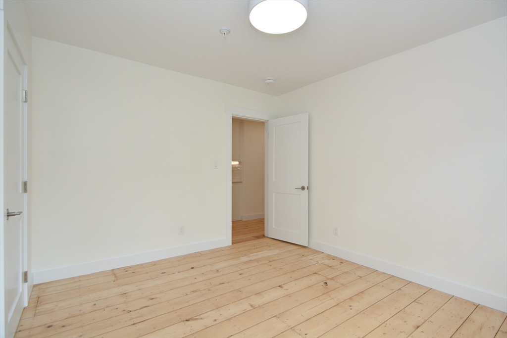 3 bed, 1 bath apartment for rent at 9 State St Unit 6, Marblehead — photo 16 of 28