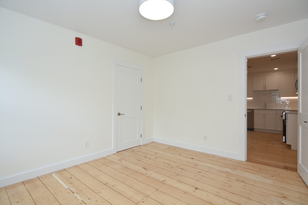3 bed, 1 bath apartment for rent at 9 State St Unit 6, Marblehead — photo 11 of 28