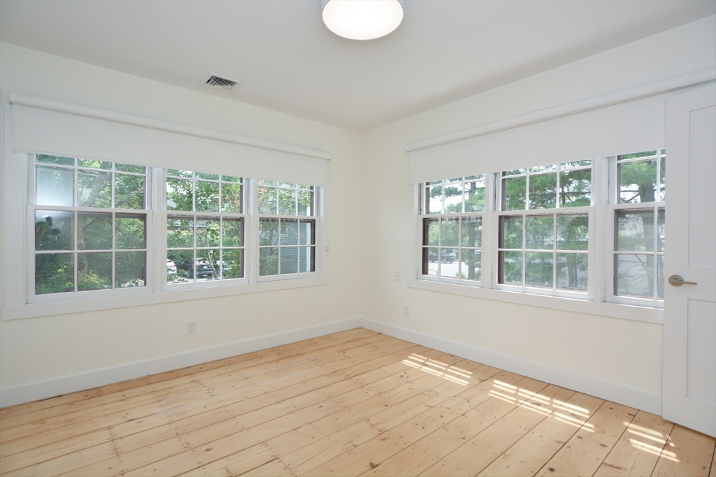 3 bed, 1 bath apartment for rent at 9 State St Unit 6, Marblehead — photo 6 of 28