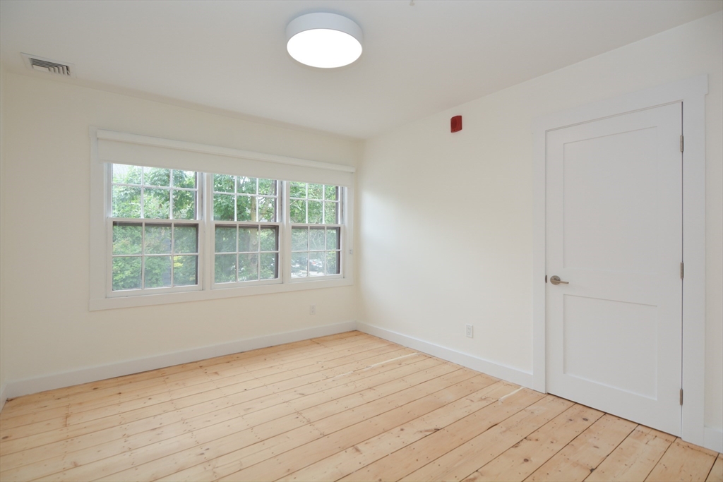 3 bed, 1 bath apartment for rent at 9 State St Unit 6, Marblehead — photo 8 of 28