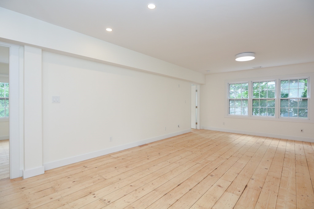 3 bed, 1 bath apartment for rent at 9 State St Unit 6, Marblehead — photo 5 of 28