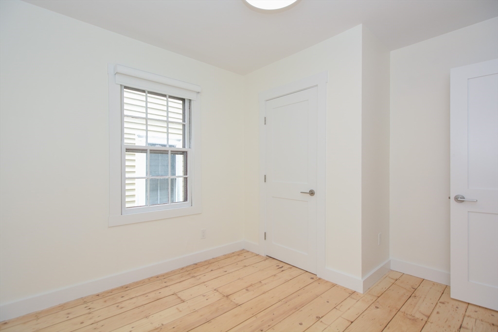 3 bed, 1 bath apartment for rent at 9 State St Unit 6, Marblehead — photo 14 of 28
