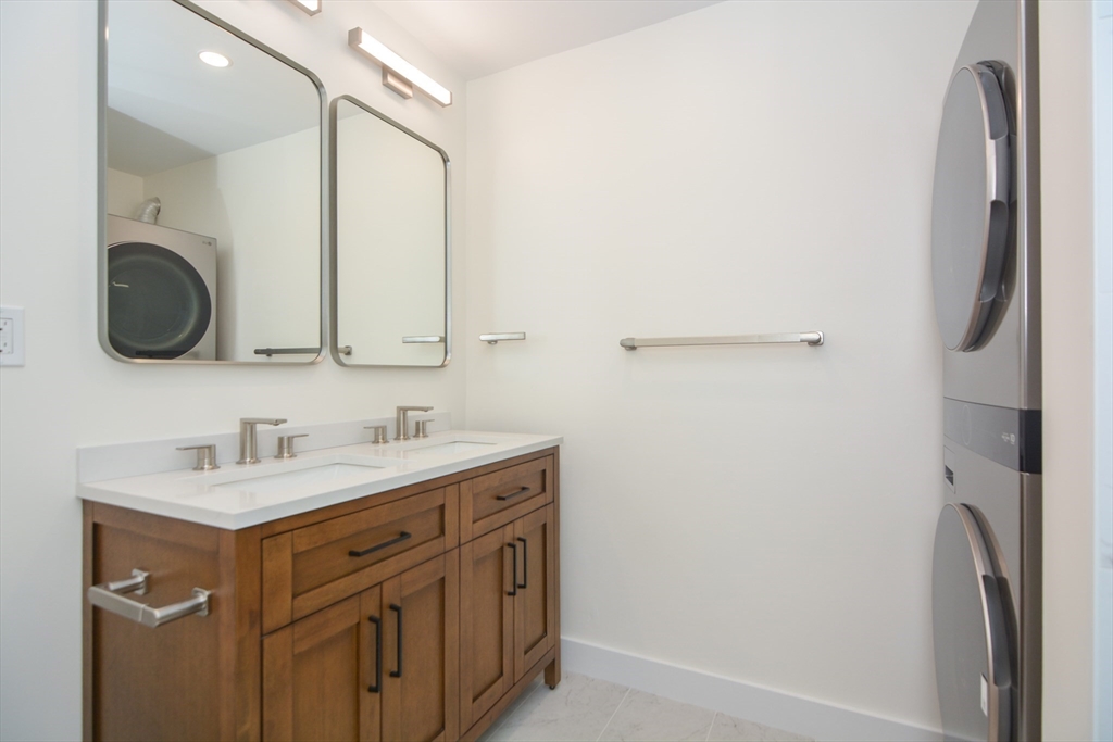 3 bed, 1 bath apartment for rent at 9 State St Unit 6, Marblehead — photo 10 of 28