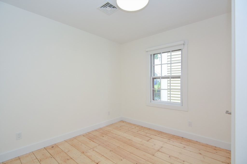 3 bed, 1 bath apartment for rent at 9 State St Unit 6, Marblehead — photo 15 of 28