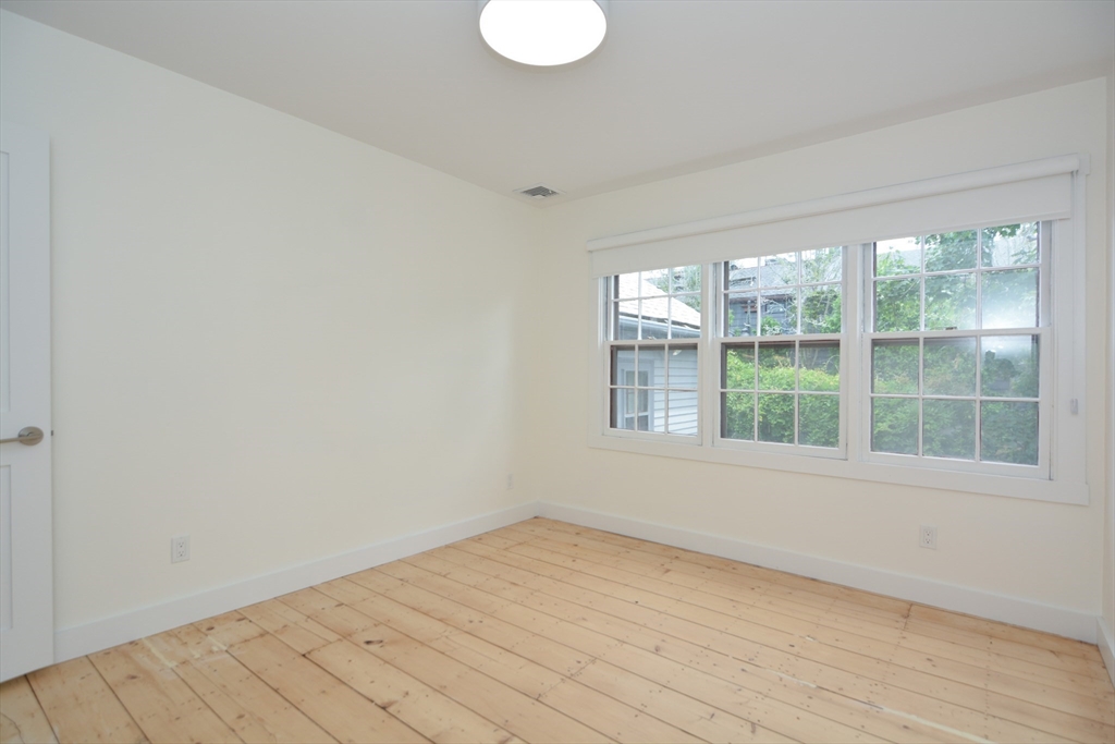 3 bed, 1 bath apartment for rent at 9 State St Unit 6, Marblehead — photo 12 of 28