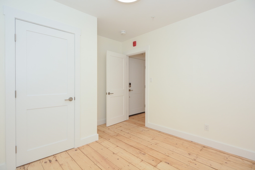 3 bed, 1 bath apartment for rent at 9 State St Unit 6, Marblehead — photo 13 of 28