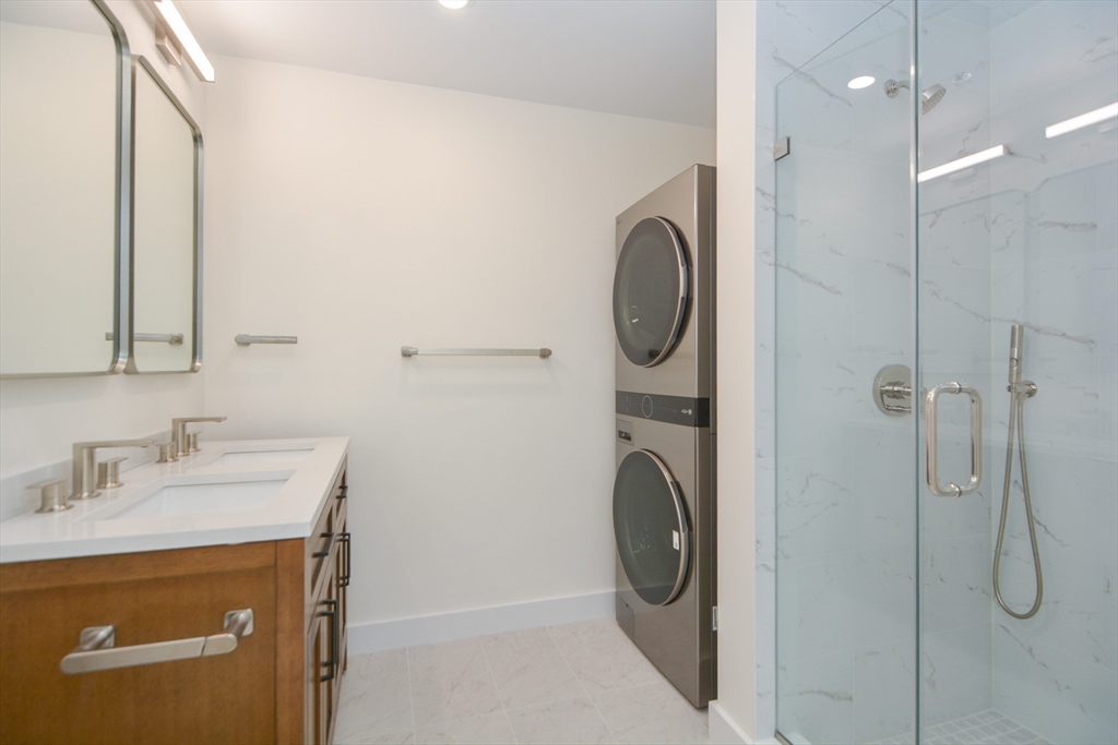 3 bed, 1 bath apartment for rent at 9 State St Unit 6, Marblehead — photo 9 of 28