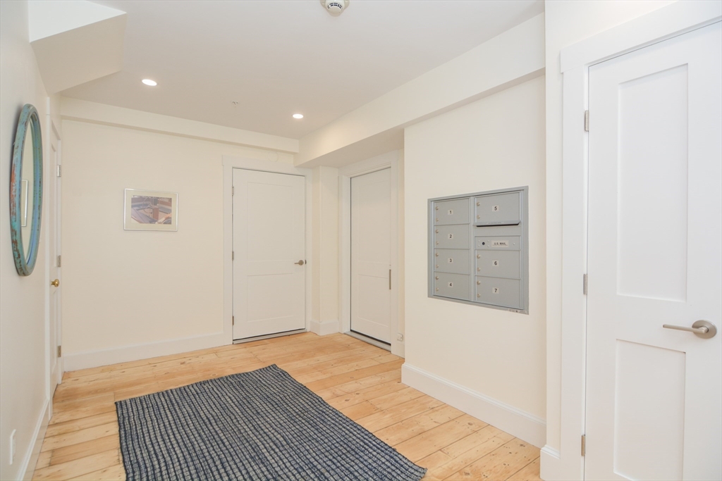 3 bed, 1 bath apartment for rent at 9 State St Unit 6, Marblehead — photo 17 of 28