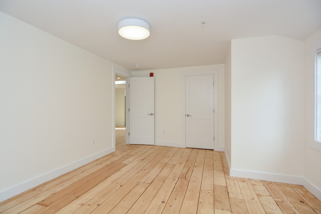 2 bed, 1 bath apartment for rent at 9 State St Unit 7, Marblehead — photo 15 of 32