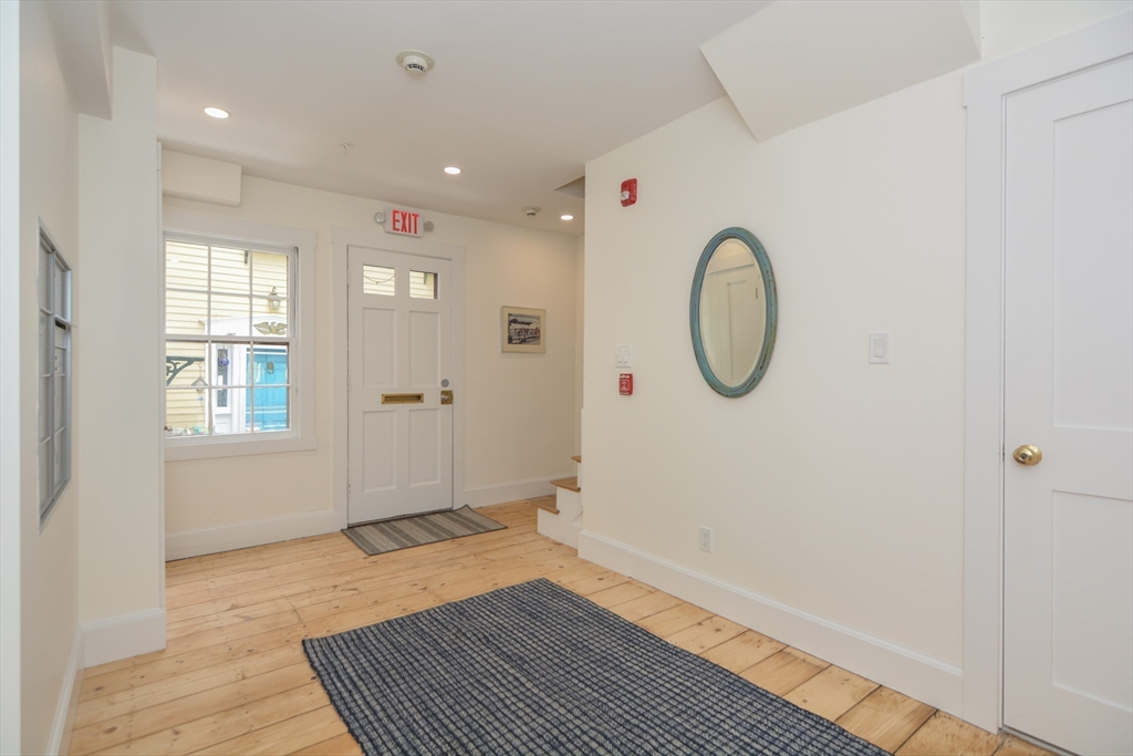 2 bed, 1 bath apartment for rent at 9 State St Unit 7, Marblehead — photo 12 of 32