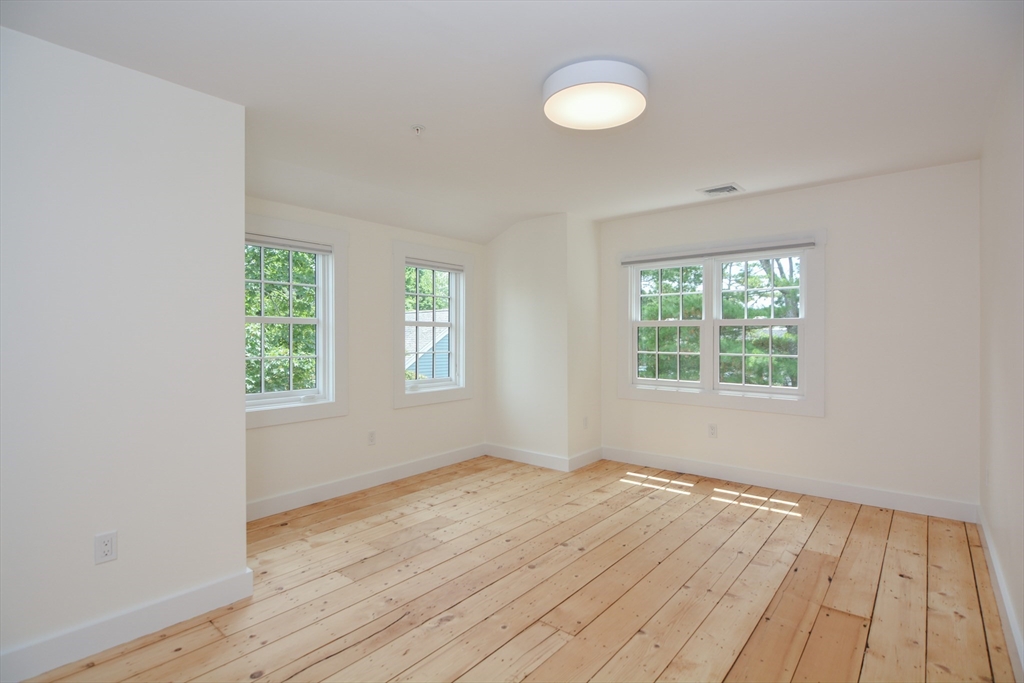 2 bed, 1 bath apartment for rent at 9 State St Unit 7, Marblehead — photo 13 of 32