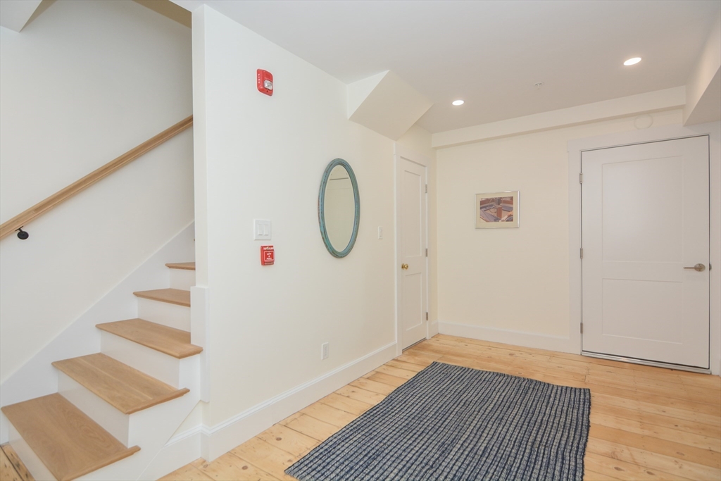 2 bed, 1 bath apartment for rent at 9 State St Unit 7, Marblehead — photo 11 of 32