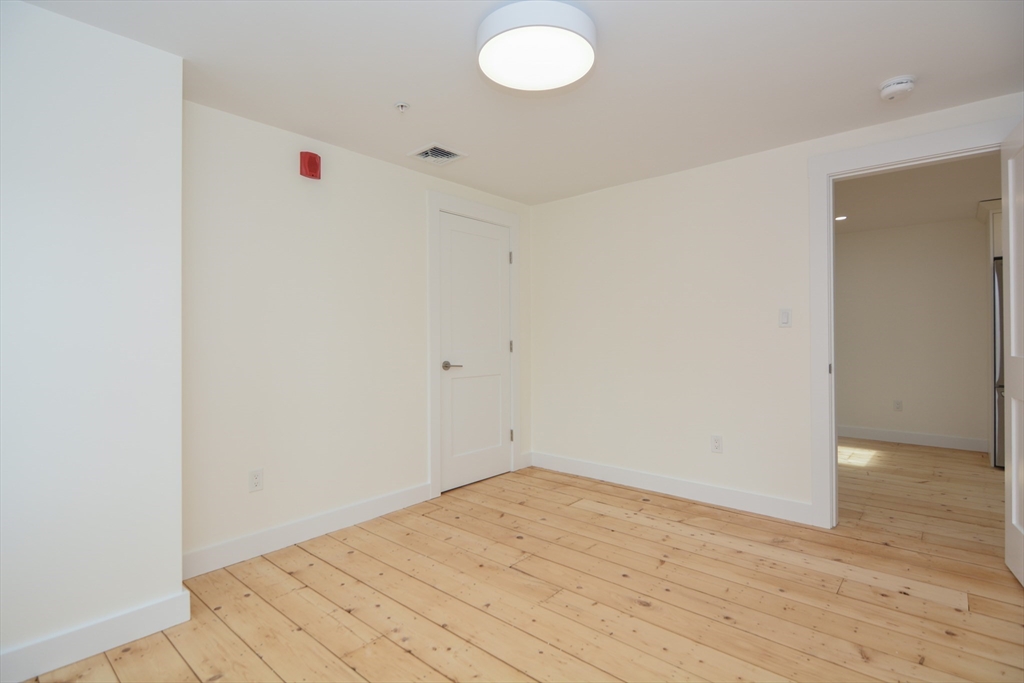 2 bed, 1 bath apartment for rent at 9 State St Unit 7, Marblehead — photo 19 of 32