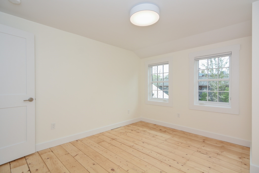 2 bed, 1 bath apartment for rent at 9 State St Unit 7, Marblehead — photo 18 of 32