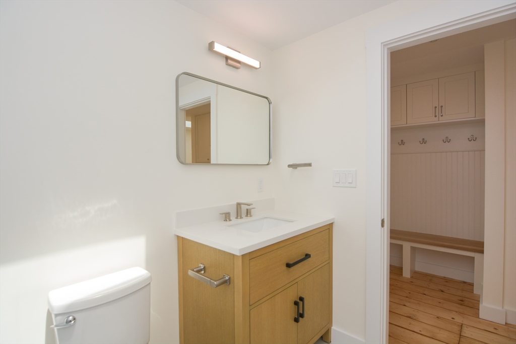 2 bed, 1 bath apartment for rent at 9 State St Unit 7, Marblehead — photo 17 of 32