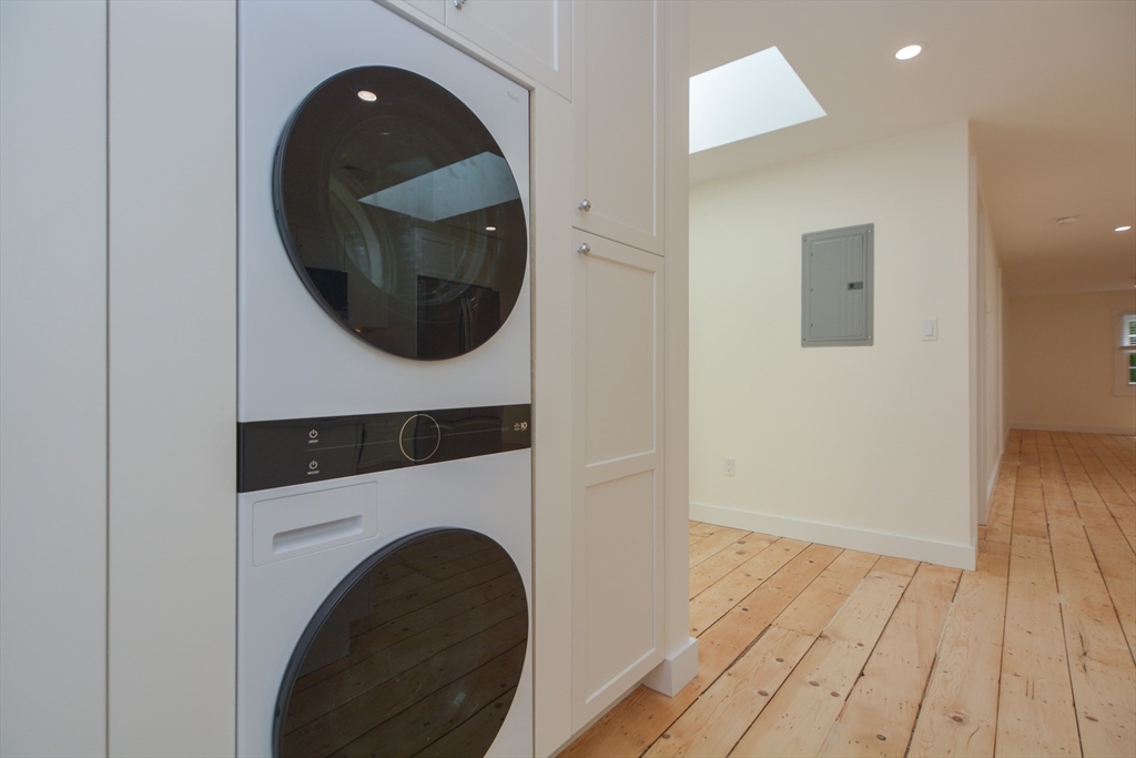 2 bed, 1 bath apartment for rent at 9 State St Unit 7, Marblehead — photo 4 of 32