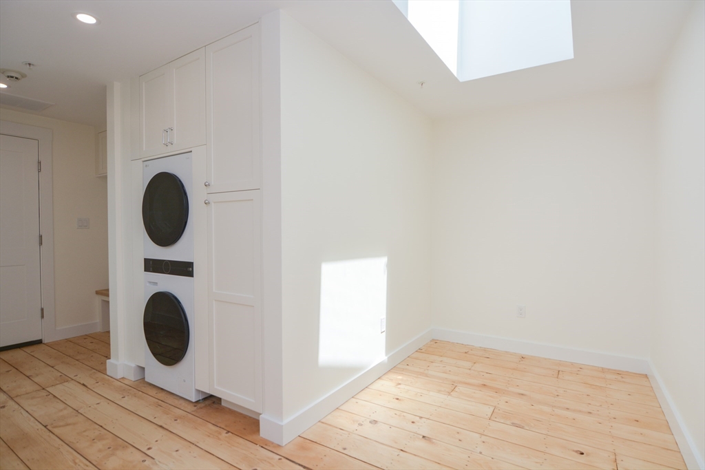 2 bed, 1 bath apartment for rent at 9 State St Unit 7, Marblehead — photo 6 of 32