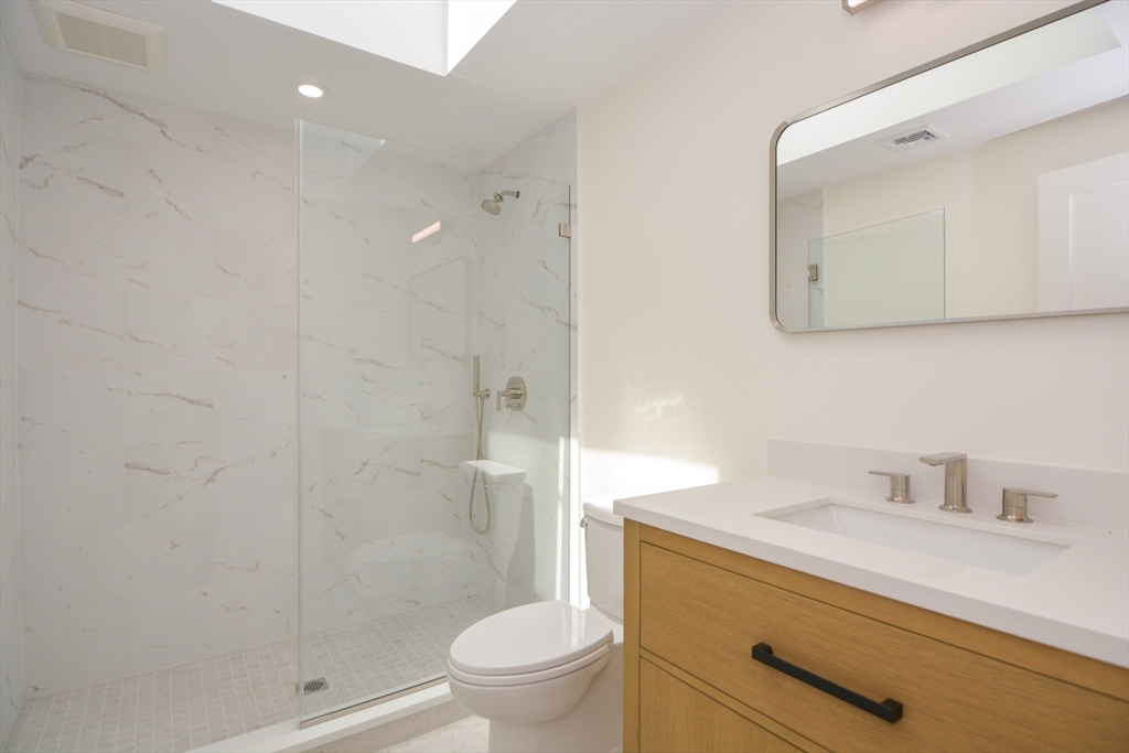 2 bed, 1 bath apartment for rent at 9 State St Unit 7, Marblehead — photo 16 of 32
