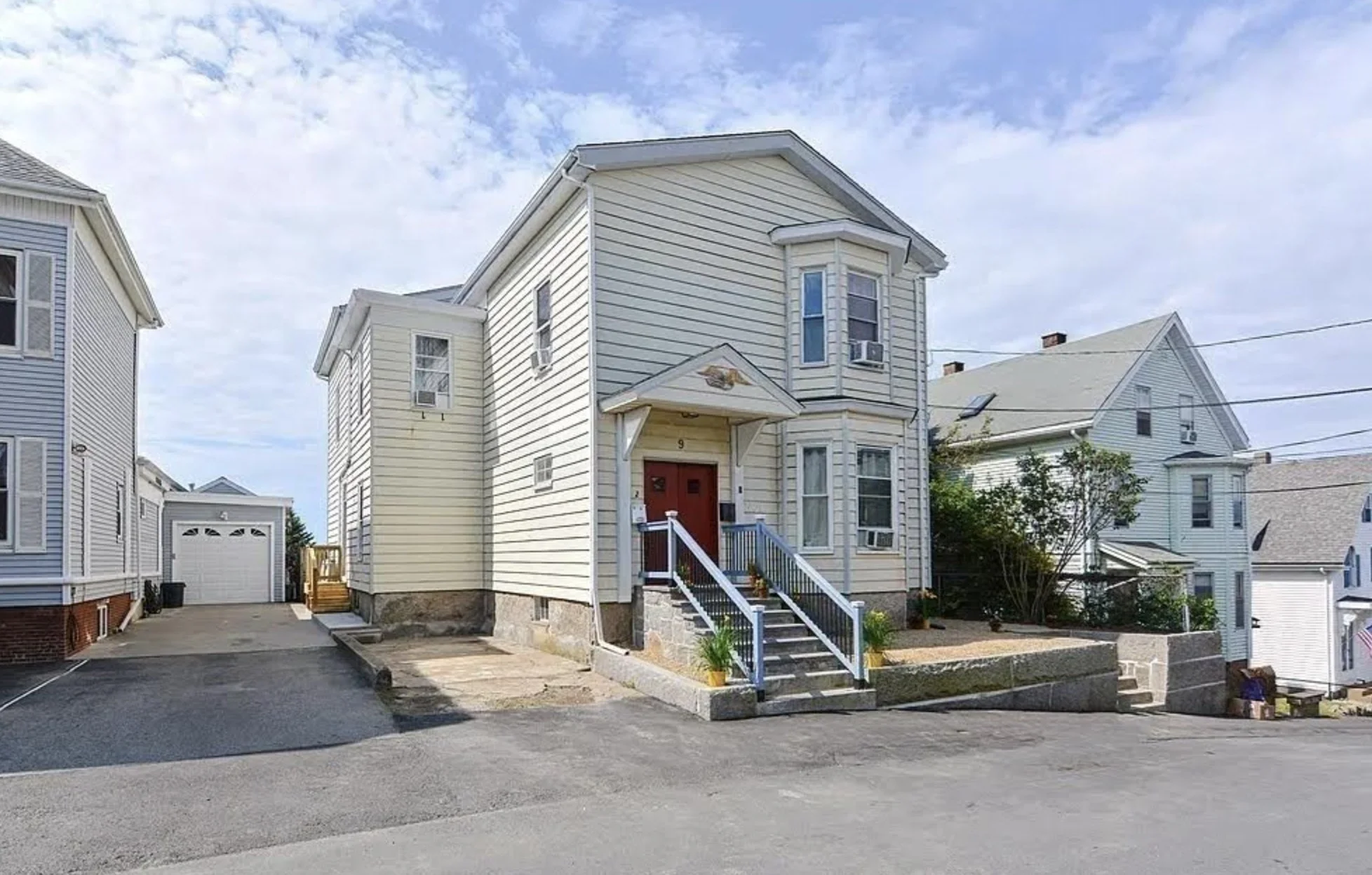3 bed, 1 bath apartment for rent at 9 Summit St Unit 2, Gloucester — photo 1 of 12