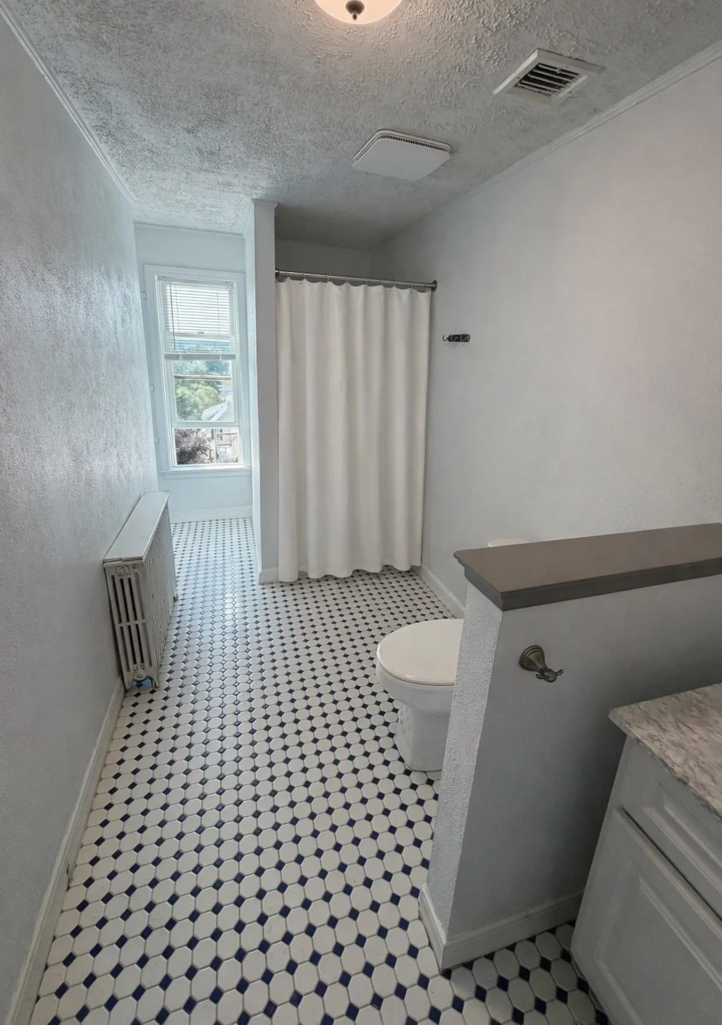 3 bed, 1 bath apartment for rent at 9 Summit St Unit 2, Gloucester — photo 6 of 12