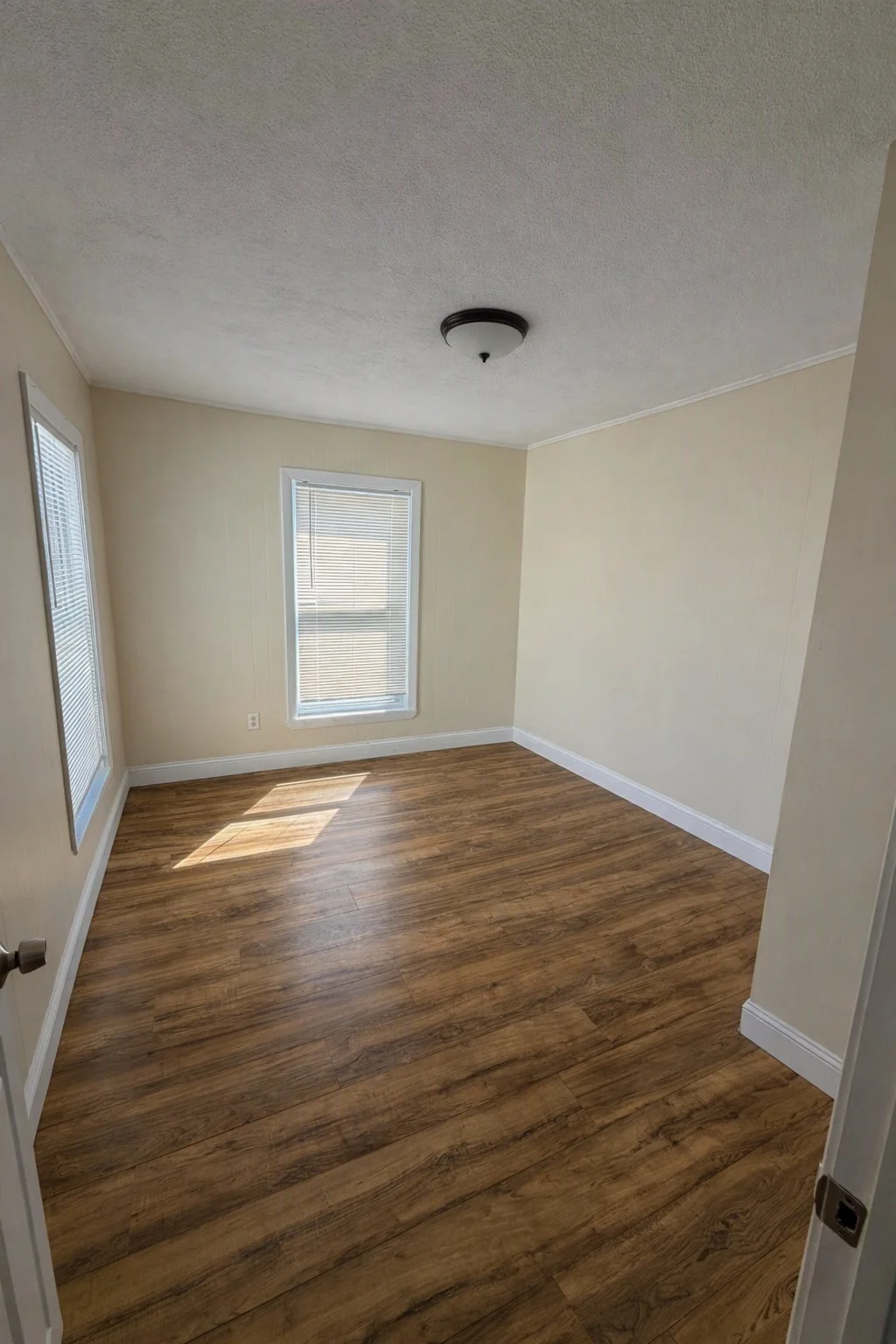 3 bed, 1 bath apartment for rent at 9 Summit St Unit 2, Gloucester — photo 3 of 12