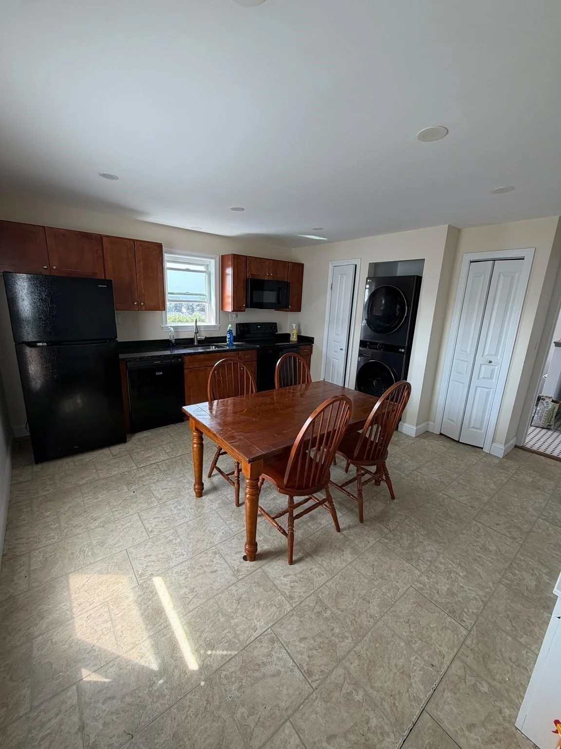 3 bed, 1 bath apartment for rent at 9 Summit St Unit 2, Gloucester — photo 9 of 12