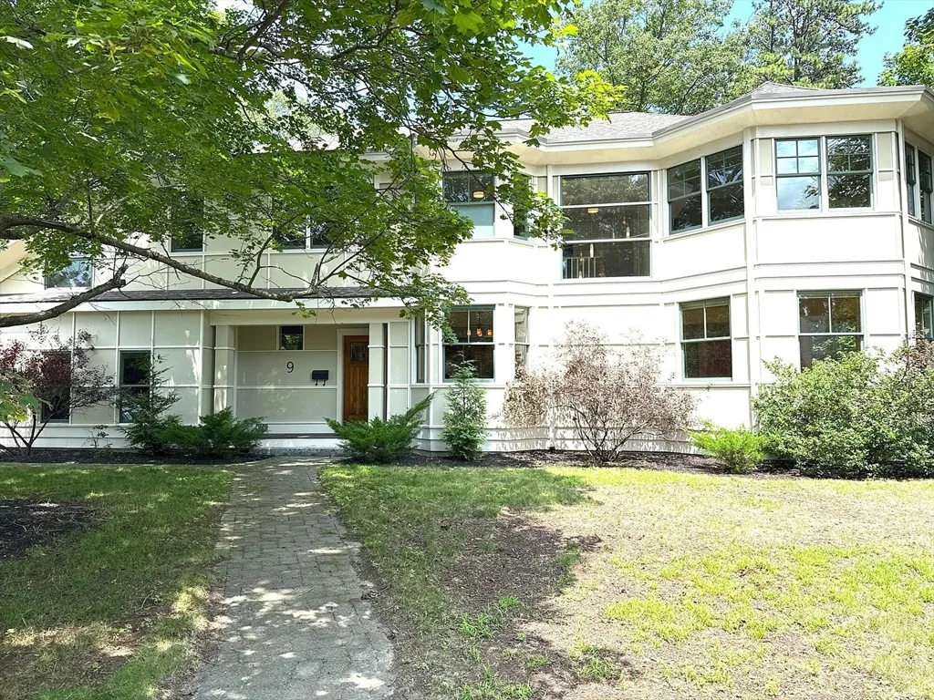 5 bed, 2 bath apartment for rent at 9 Sunny Knoll Ter, Lexington — photo 1 of 31