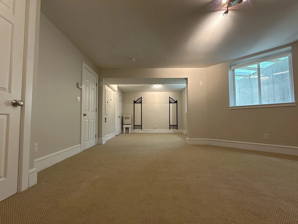 5 bed, 2 bath apartment for rent at 9 Sunny Knoll Ter, Lexington — photo 24 of 31