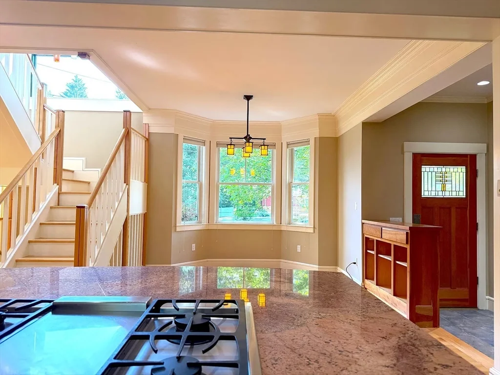 5 bed, 2 bath apartment for rent at 9 Sunny Knoll Ter, Lexington — photo 4 of 31